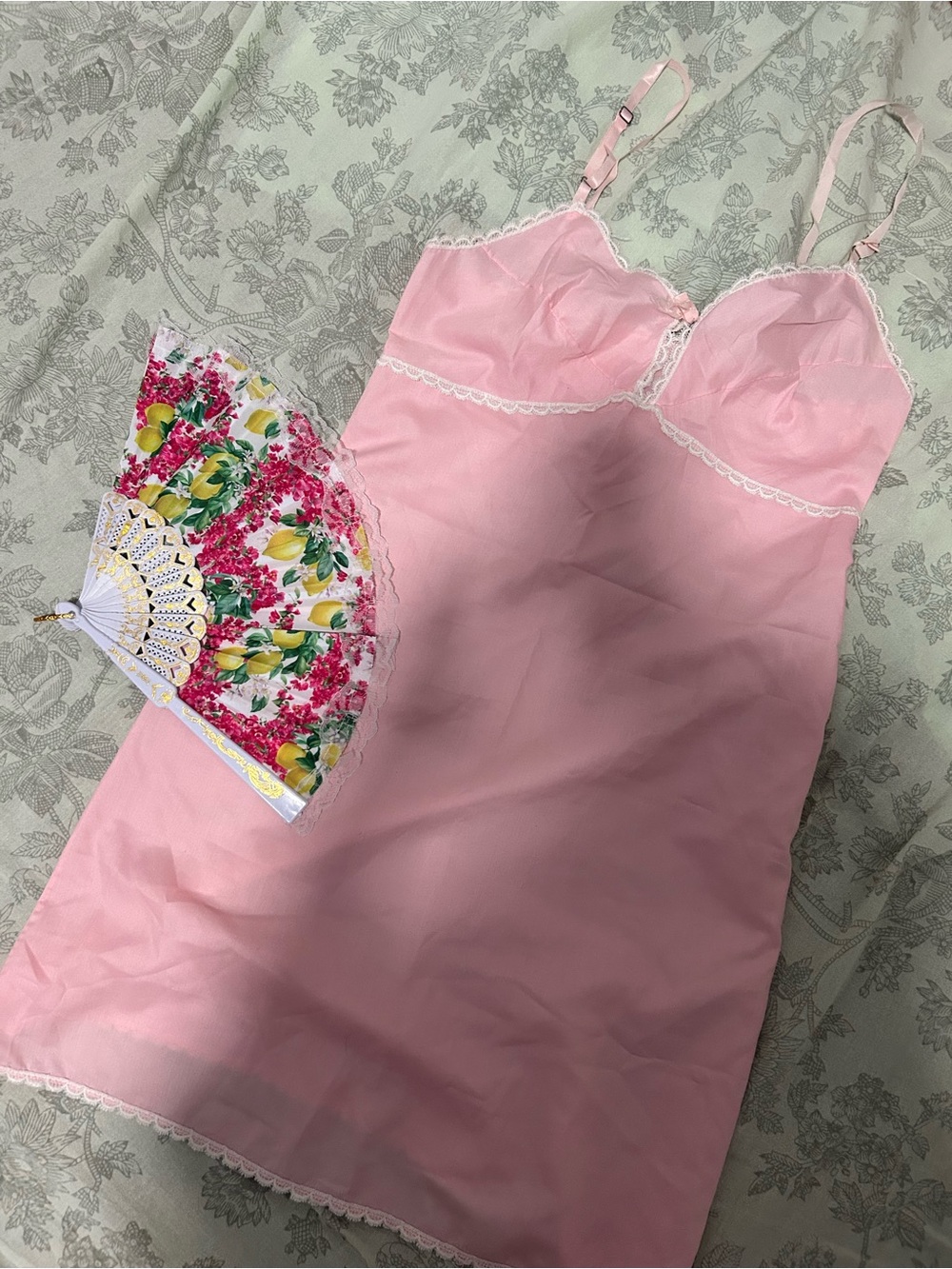 Vtg pink dress with lace